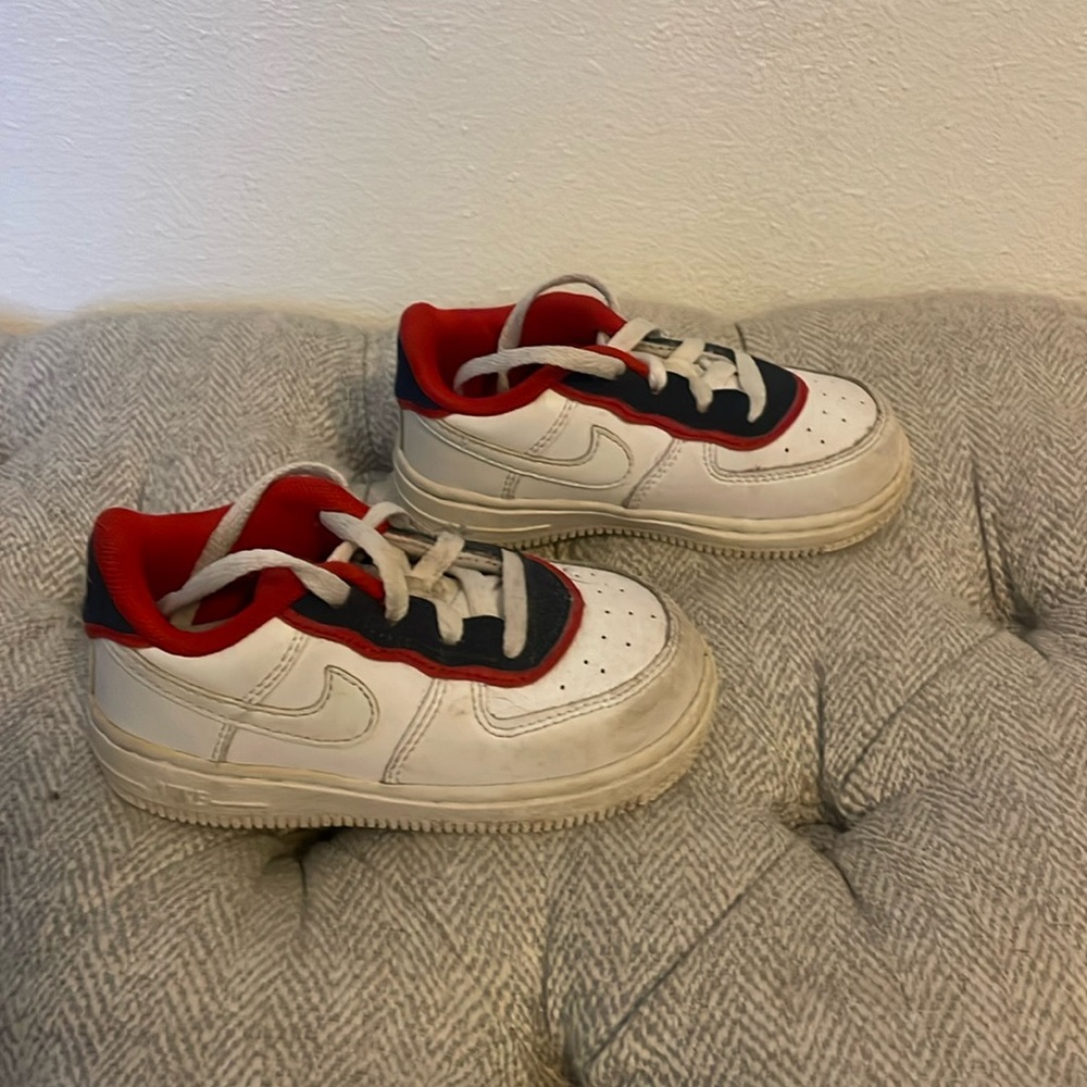 Nike white, blue, red size 7c